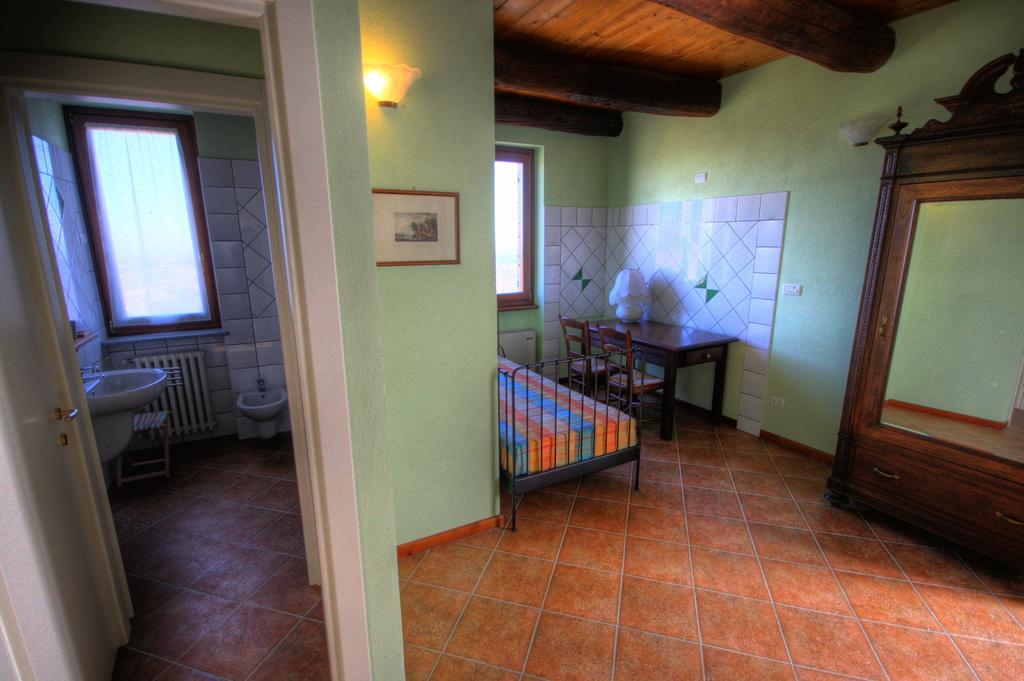 Azienda Agrituristica Alcastle Montabone Bagian luar foto